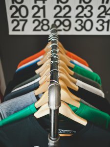 Wardrobe capsule- jak powinni ubierać się Panie, a jak Panowie.