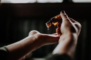 Minimalistyczny look na co dzień – jak osiągnąć delikatny, naturalny efekt?
