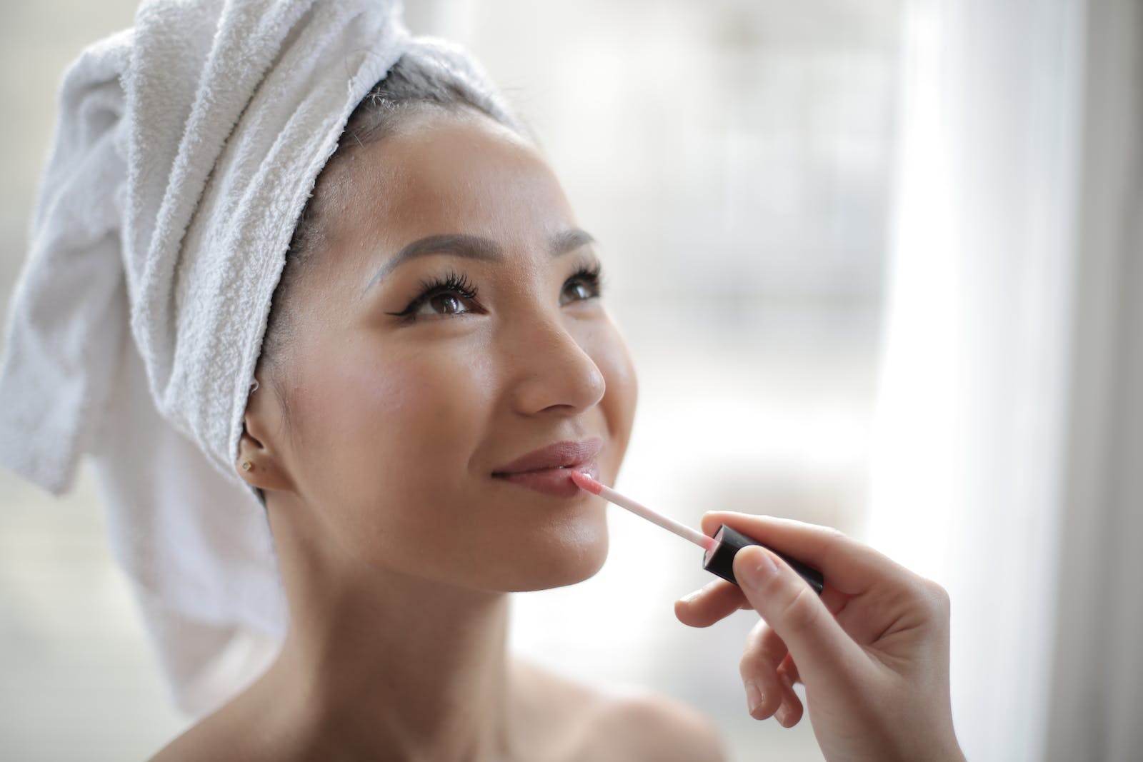 Sposoby na trwały makijaż: metody na to, by wyglądać dobrze przez cały dzień