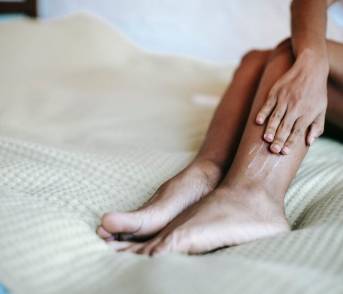 Rytuał pielęgnacyjny przed snem: jak zadbać o skórę przed pójściem spać