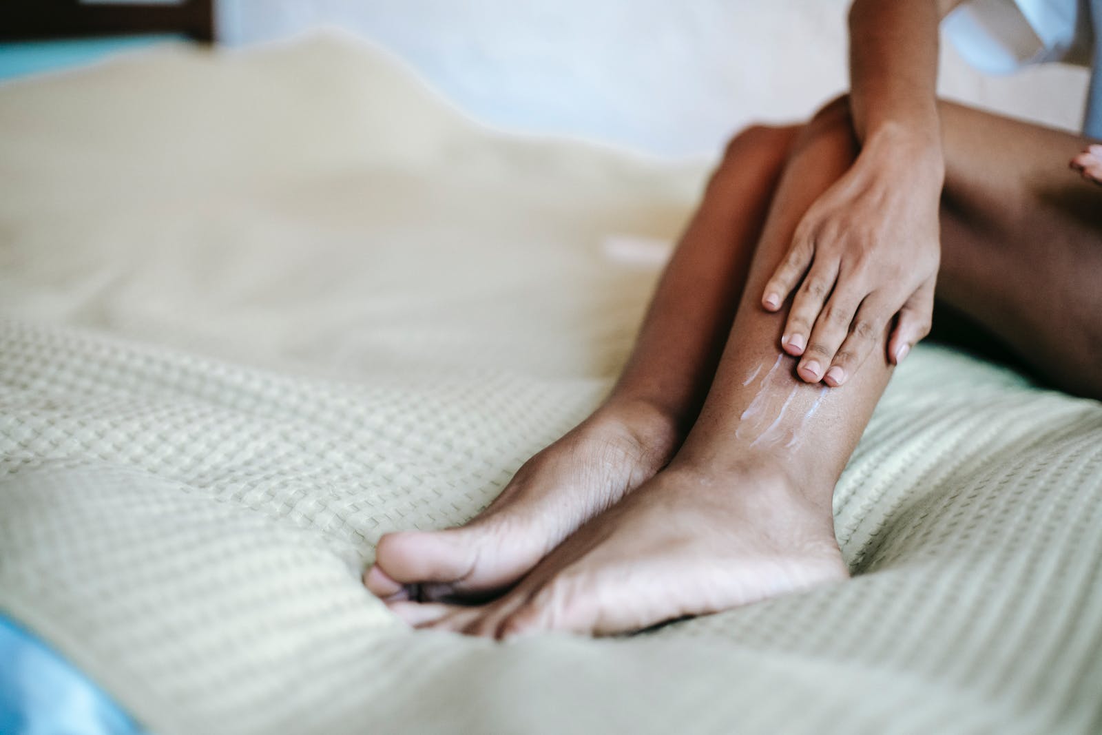 Rytuał pielęgnacyjny przed snem: jak zadbać o skórę przed pójściem spać
